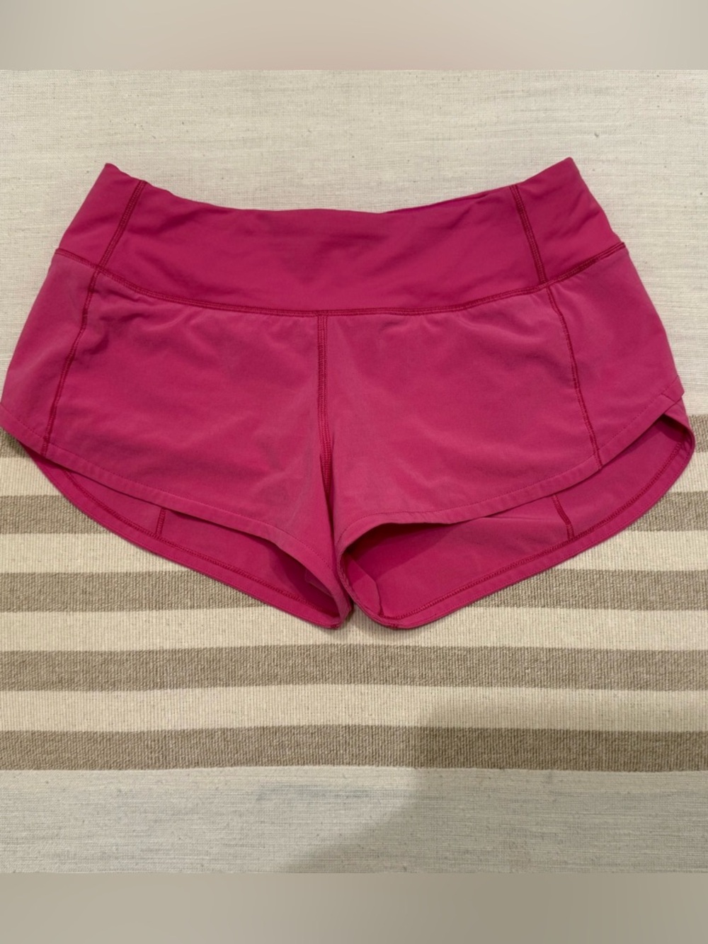 Lululemon Hotty Hot Lined Shorts - Size 2 / Length 2.5”